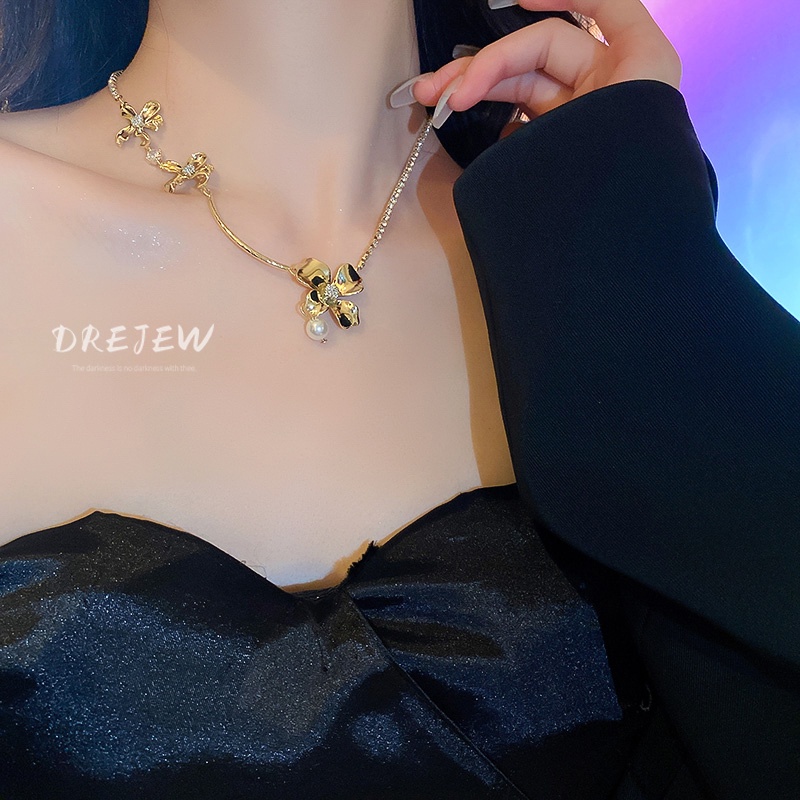 Dây Chuyền Kim Loại Mặt Hoa Đính Ngọc Trai Cao Cấp Phong Cách Âu Mỹ Mới