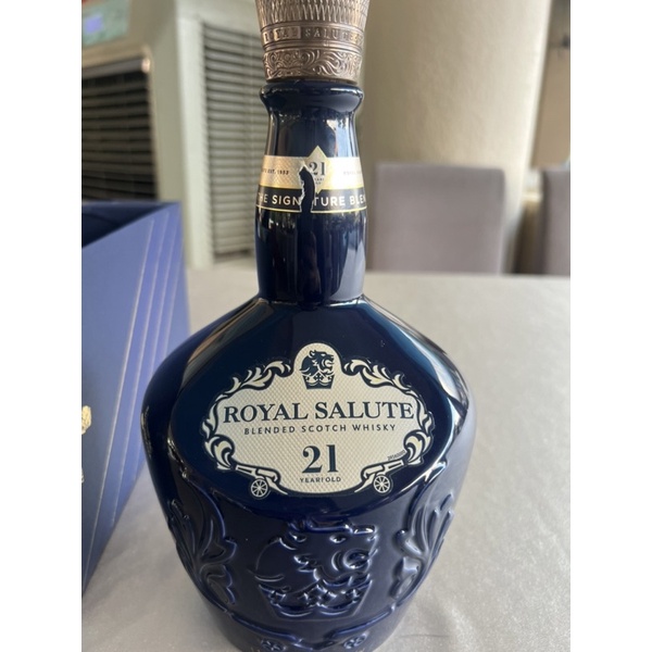 vỏ chai rượu chivas 21