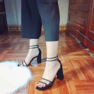 Sandal quai trong