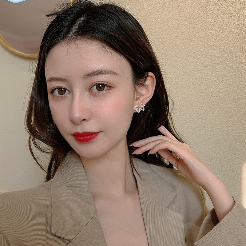 Bông tai hình bướm đính ngọc trai giả thời trang 2023 cho nữ