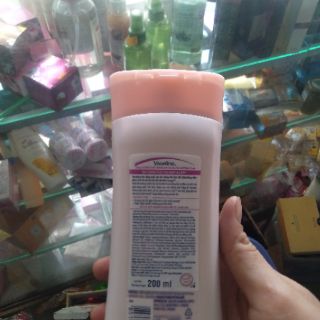 Sữa dưỡng thể Vaseline chai 200ml
