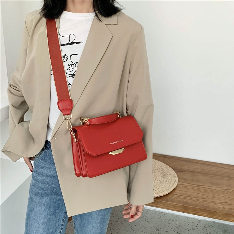 Túi xách đeo vai hình vuông quai bản to phong cách thời trang retro | BigBuy360 - bigbuy360.vn