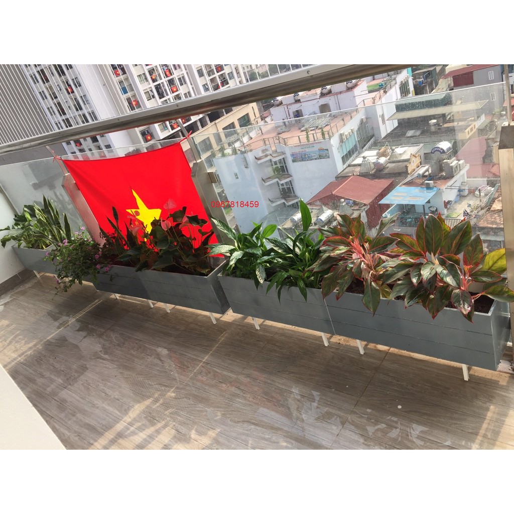 Chậu trồng cây composite mầu đen