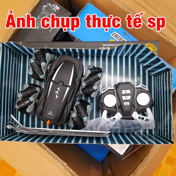 Xe ô tô điều khiển đồ chơi trẻ em nhào lộn xoay 360 điều khiển từ xa sóng 2.4G độ sử dụng pin sạc