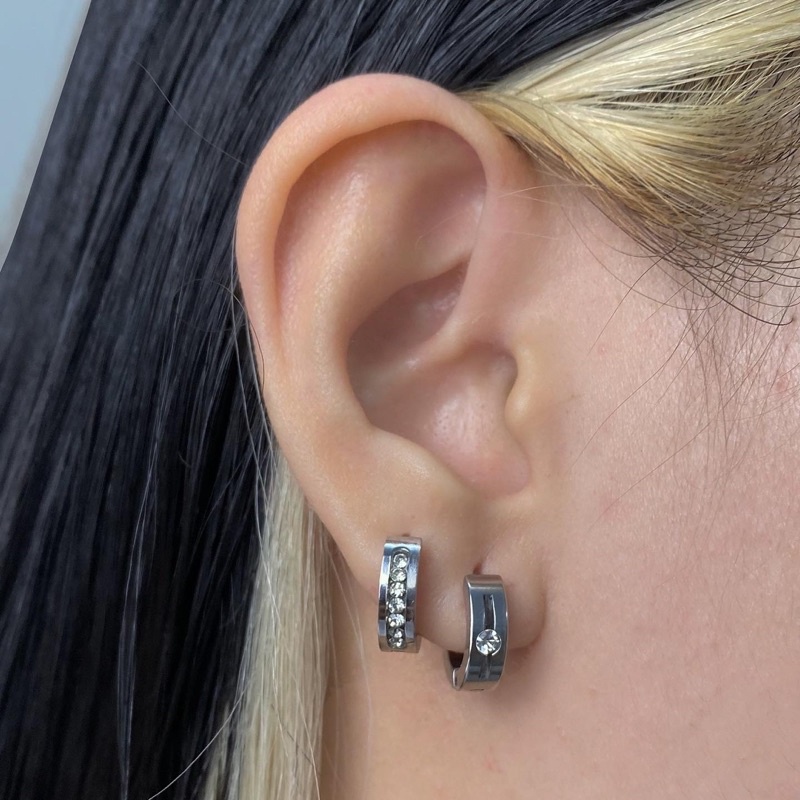 Khuyên tai thép - không đen không gỉ đính đá Zỉcon / Dành cho Nam và Nữ