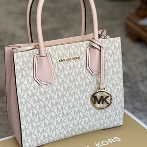 Túi Michael Kors Mercer Medium Logo and Leather Accordion Crossbody Bag