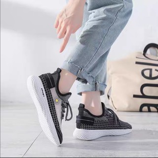 GIÀY NỮ CỔ CHUN THÊU HÌNH HOA CÚC ĐẸP ĐỘC LẠ