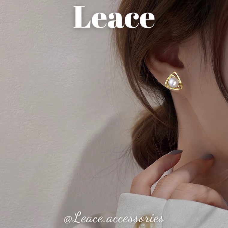 Bông tai khuyên tai tam giác rỗng đính ngọc ER015 Leace.accessories