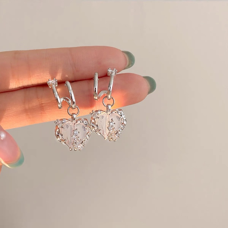 Hoa tai pha lê nữ đơn giản và độc đáo của Hàn Quốc Hoa tai đinh kim loại hình trái tim