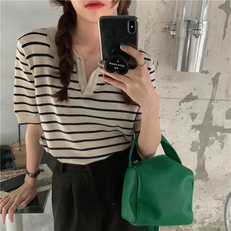 Áo Sweater Dệt Kim Tay Ngắn Cổ Chữ V Form Rộng Họa Tiết Kẻ Sọc