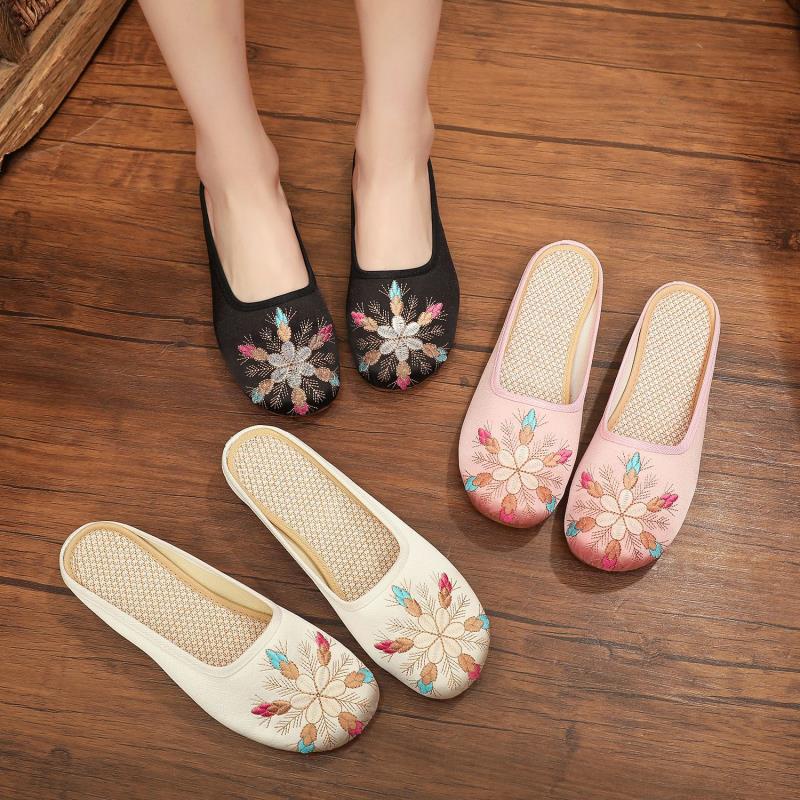 Giày Lười Mũi Tròn Thêu Họa Tiết Dân Tộc Hannover 18T-10 Phong Cách Mới Xuân Thu Dành Cho Bạn Nữ