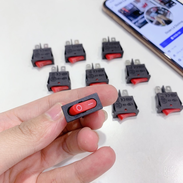 Công tắc bập bênh on - off 2 chân màu đỏ