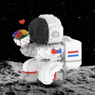 MÔ HÌNH LẮP RÁP LEGO PHI HÀNH GIA CẦU HÔN