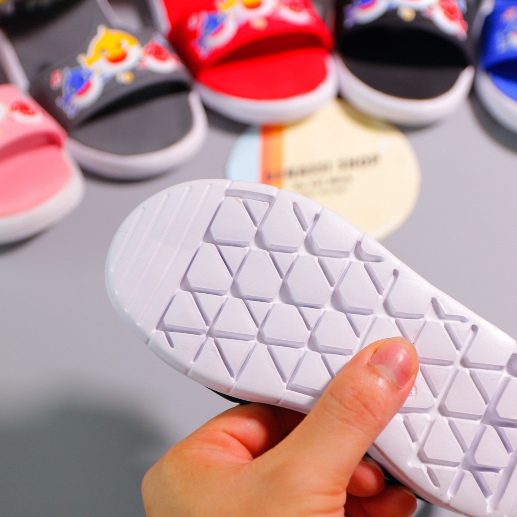 Sandal trẻ em baby shark mẫu mới chống trơn trượt