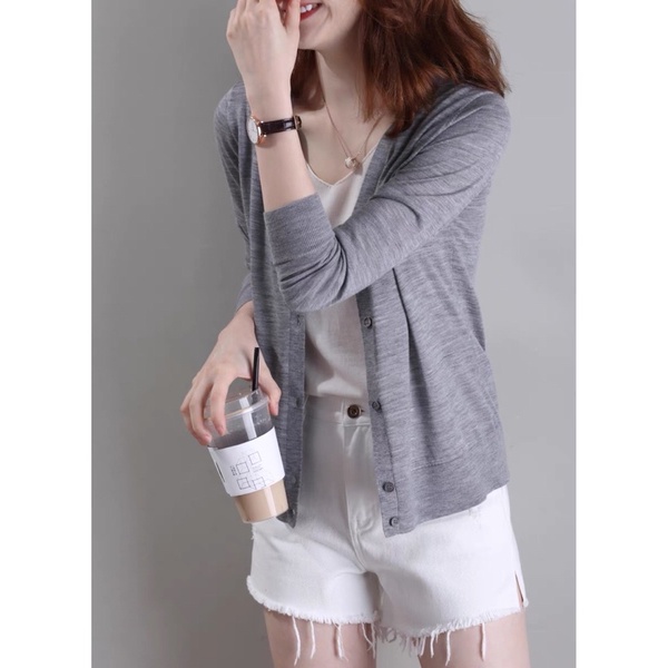 Áo len dệt mỏng cổ V tơ chất mát