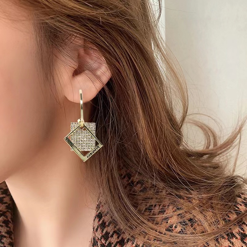 Bông Tai Mạ Bạc 925 Hình Giọt Nước Đính Kim Cương Giả Phong Cách Thanh Lịch