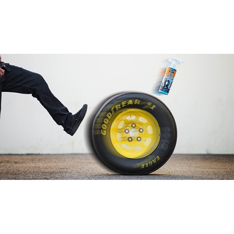 Chai xịt dưỡng làm mới và bóng lốp xe Chemical Guys Tire Kicker Extra Glossy Tire Shine (16 oz)