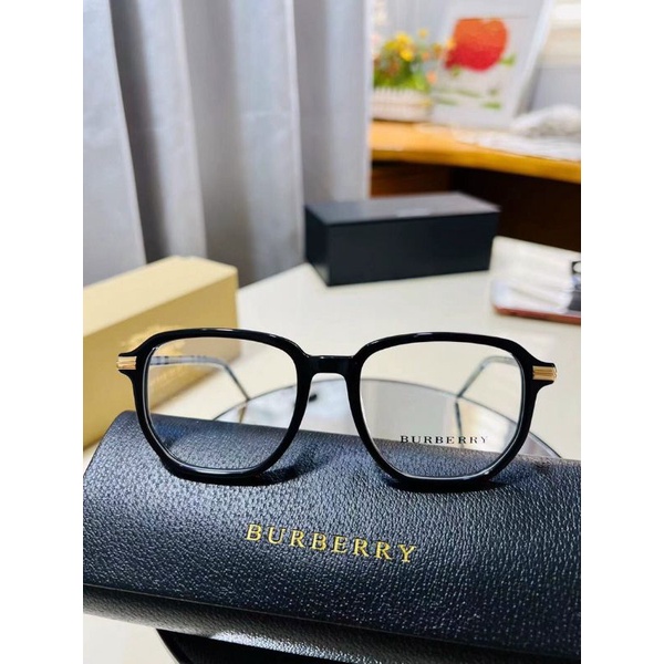 Kính Burberry