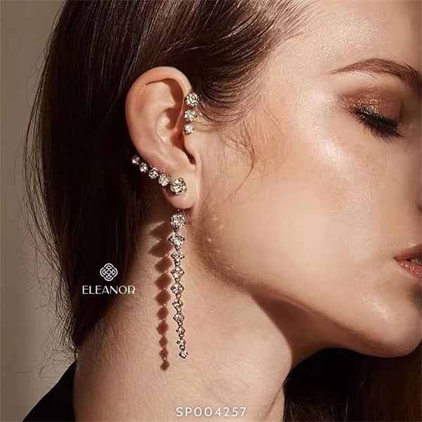 Bông tai nữ gắn vành đính đá Eleanor Accessories dáng dài phụ kiện trang sức sang chảnh ( một chiếc )