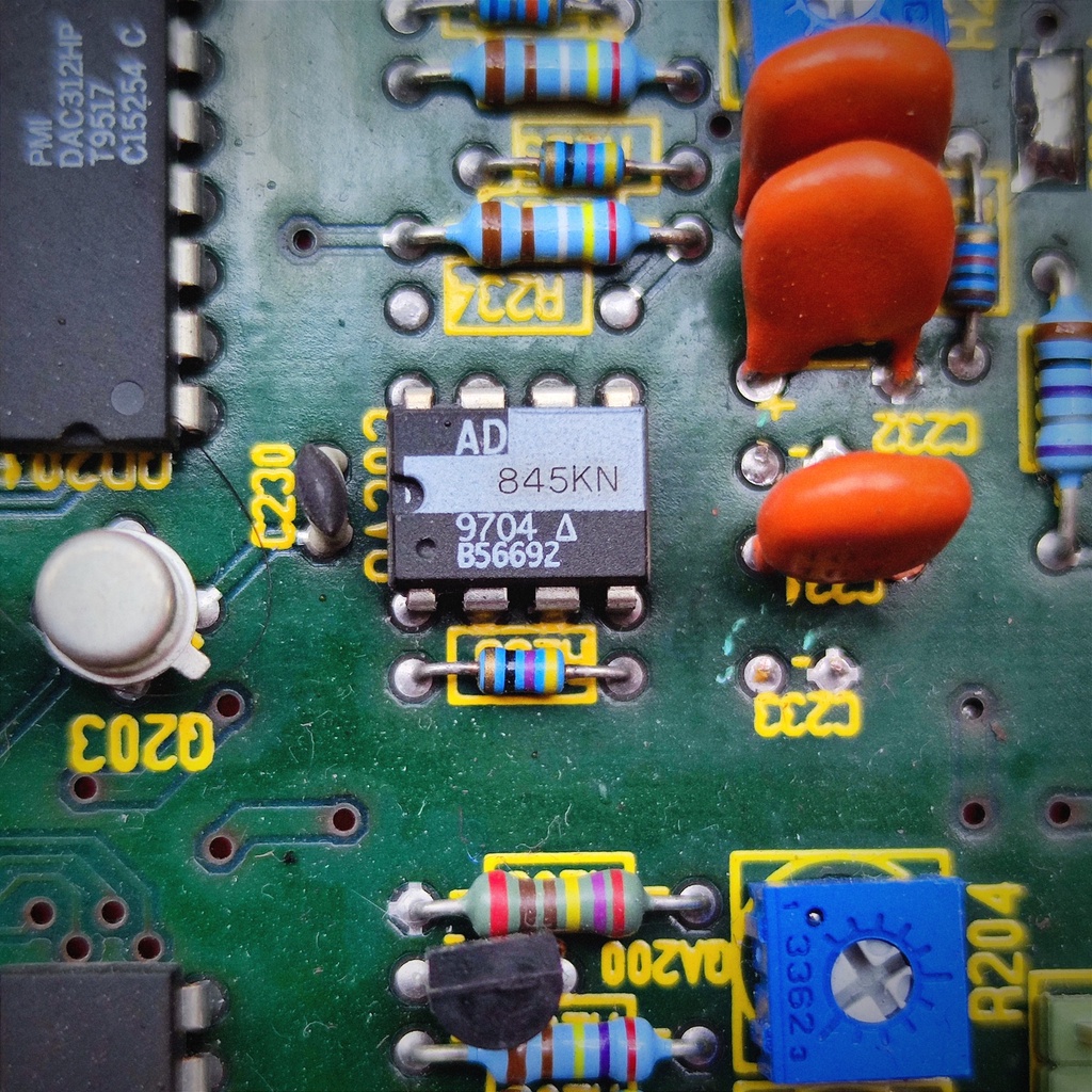 Opamp đơn AD845 ( Giá cho 1 cặp)
