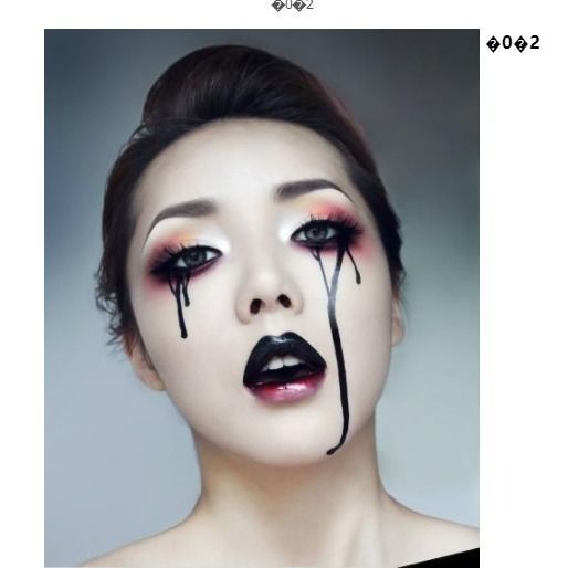 Son môi màu đen phong cách gothic dùng hóa trang halloween độc đáo