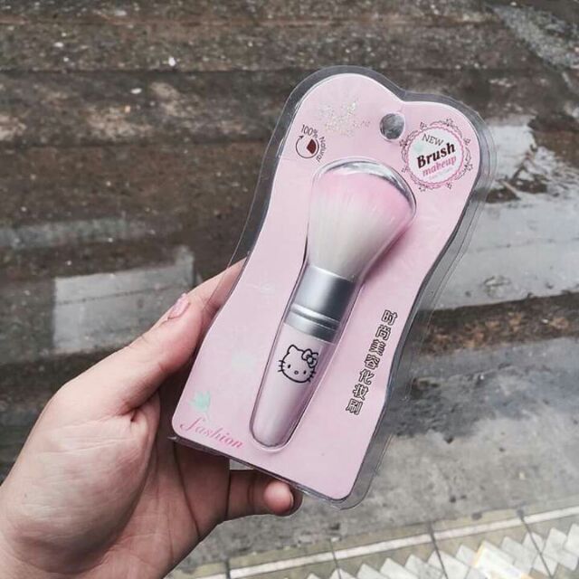 Cọ má hồng Hello Kitty