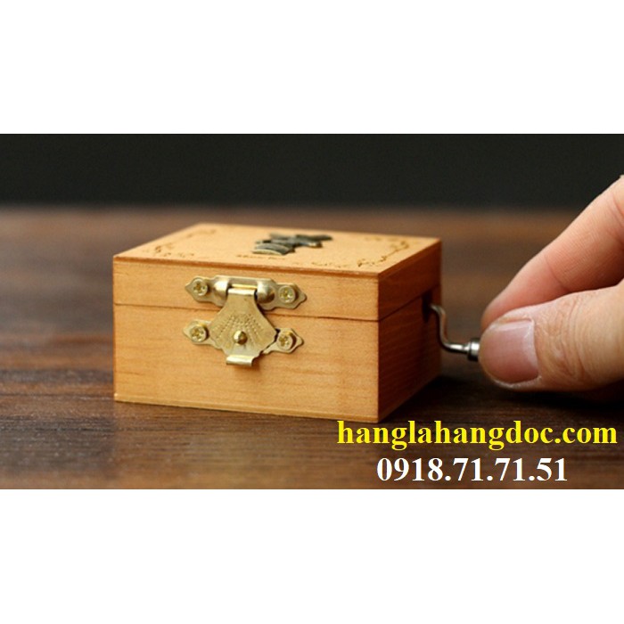 Hộp nhạc quay tay - music box bằng gỗ độc lạ