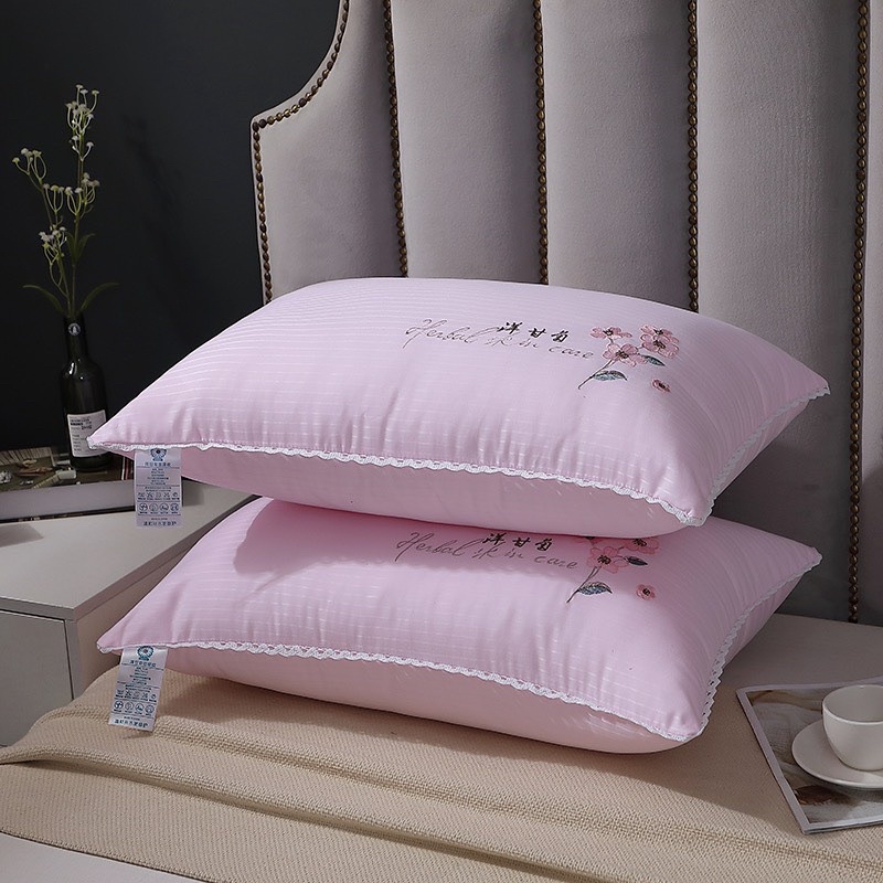 Ruột gối cotton saten thêu hoa nhẹ nhàng phối ren êm ái cho giấc ngủ ngon
