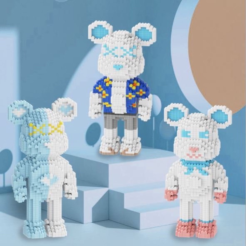 Mô hình gấu Bearbrick tặng kèm búa và đèn