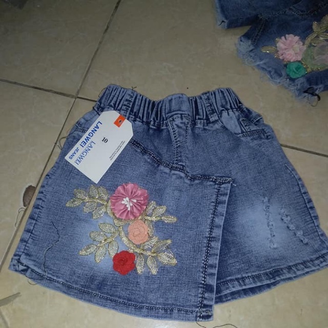 Com bo quần bé gái