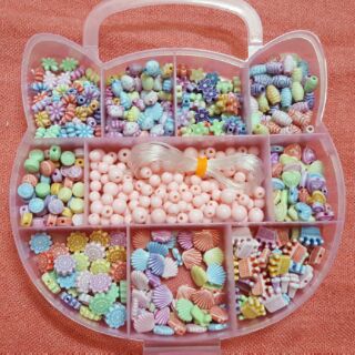 Hộp Kitty xâu hạt. Giá 55k