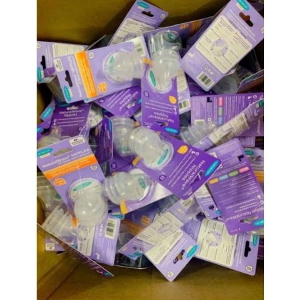 Núm ti thay cho bình Lansinoh