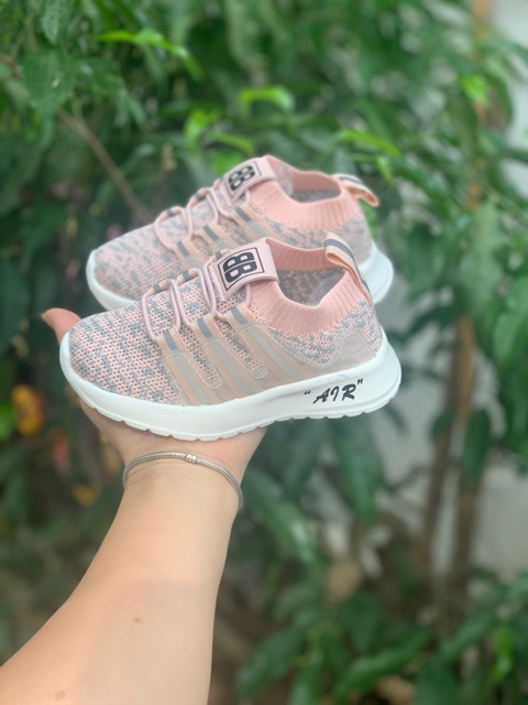 Giầy thể thao chun cho bé