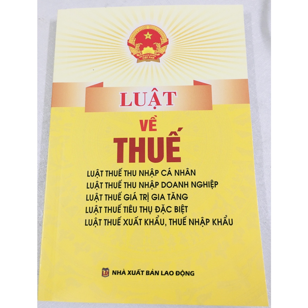 Cuốn sách Luật Thuế (Bìa mềm) (Tái bản)