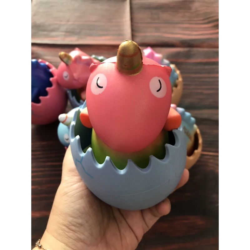 Đồ chơi Squishy trong vỏ nhựa