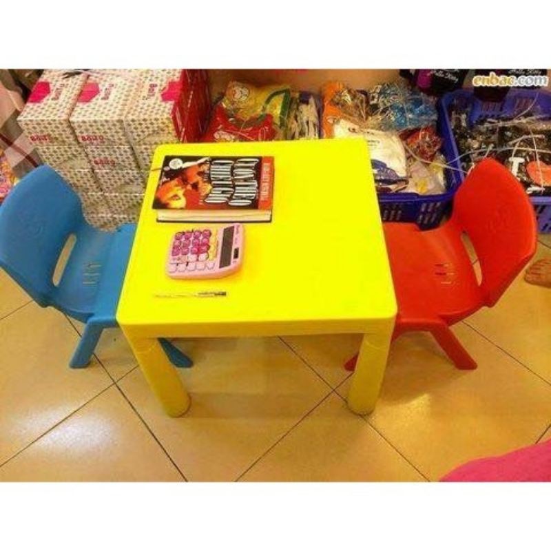 bàn nhựa cho bé mẫu giáo (sản phẩm chỉ có bàn không có ghế)