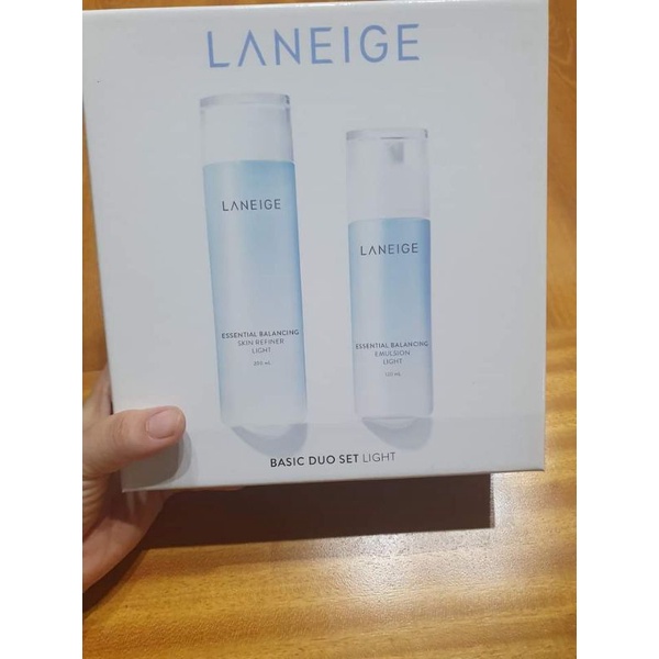 BỘ DƯỠNG ẨM TRẮNG DA LANEIGE Da Dầu 
LANEIGE BASIC DUO SET LIGHT