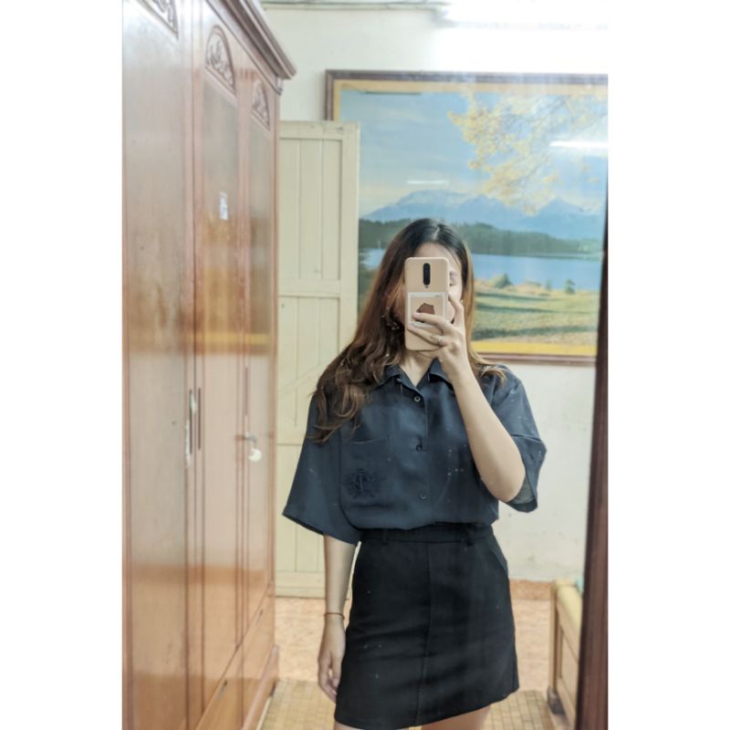 Sơ mi xanh đen cộc tay thêu túi