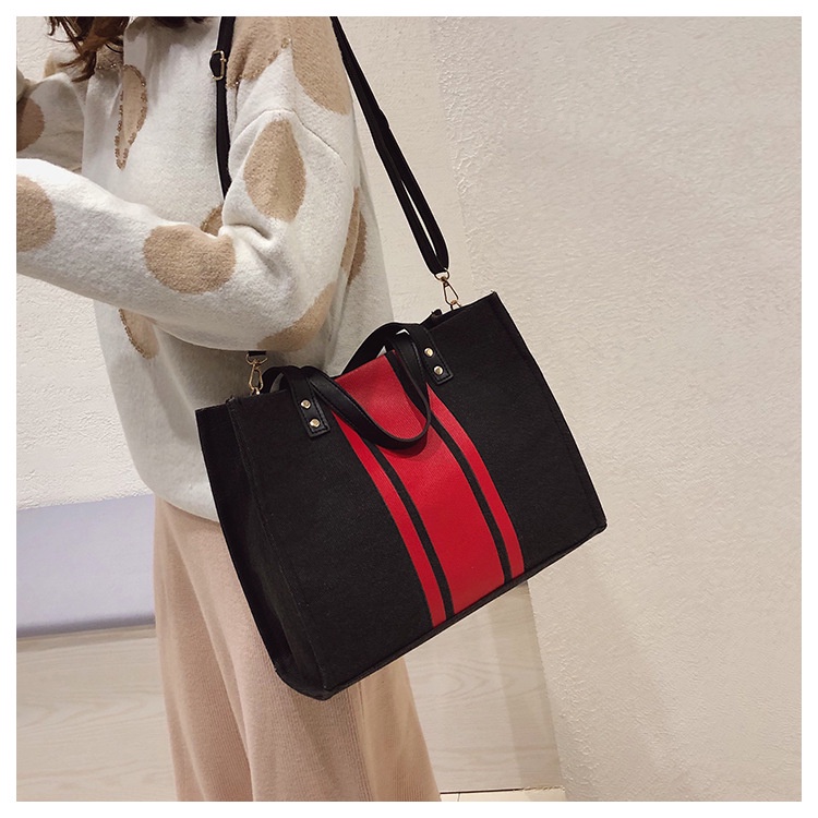 Túi cói sọc có dây đeo chéo sang chảnh