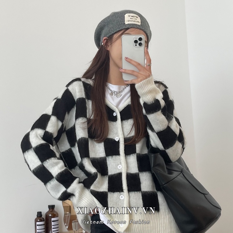 Xiaozhainv Áo khoác cardigan tay dài cổ chữ V dáng rộng rãi họa tiết sọc caro trắng đen phong cách Hàn Quốc sành điệu | BigBuy360 - bigbuy360.vn