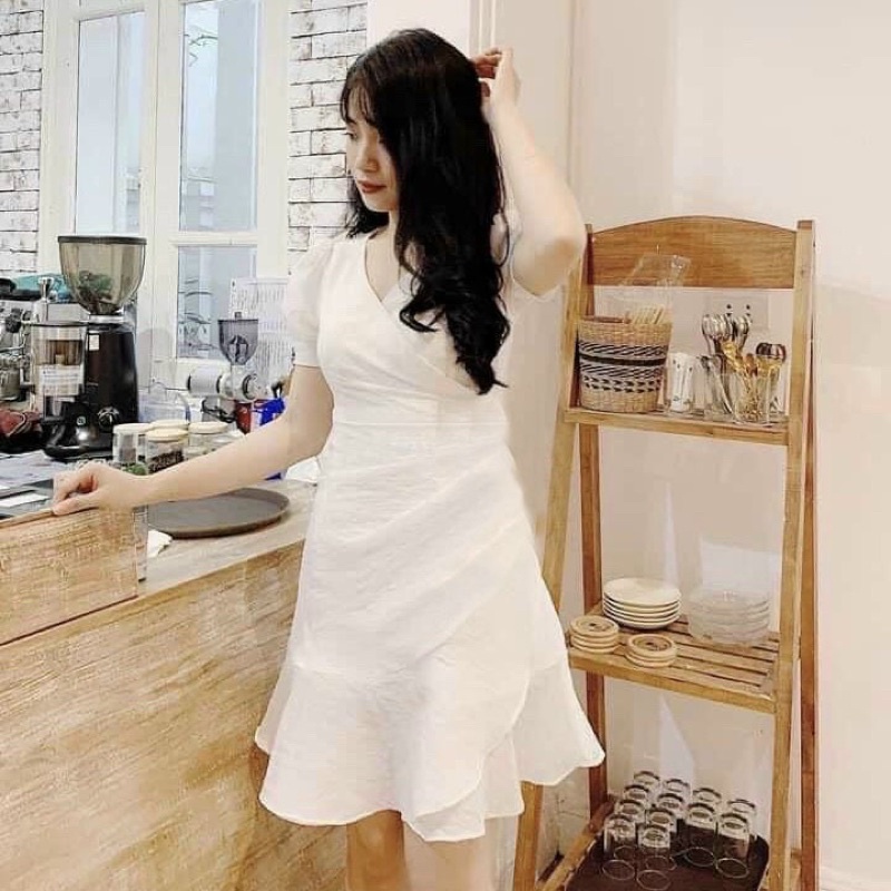 Đầm trắng cổ V nhúng eo