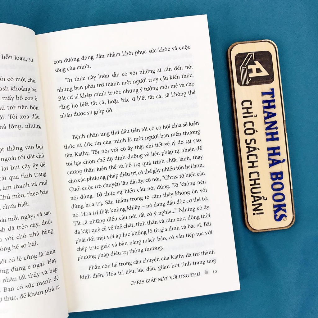 Sách - Chris Giáp Mặt Với Ung Thư (Kèm Bookmark) - Cẩm nang toàn diện về hành trình chữa lành căn bệnh ung thư