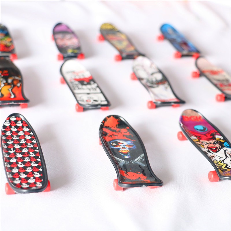 Charm (C176) slime/ Dụng Cụ Charm Trang Trí Hình Ván Trượt Skateboard (10 x 3 x 1.3 cm) - Mẫu Ngẫu Nhiên