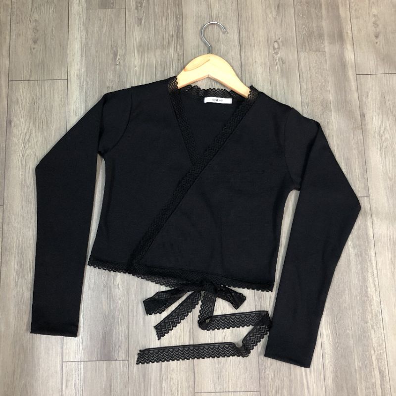 áo croptop phối ren thắt nơ