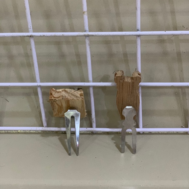 Dụng Cụ Ghim Chuối Cho Chim Ăn Chuối