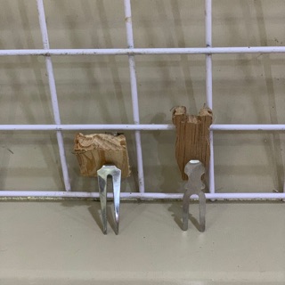 Dụng Cụ Ghim Chuối Cho Chim Ăn Chuối