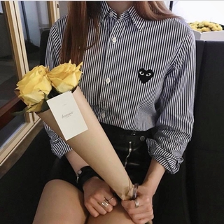 sơ mi sọc đen thêu tim đen