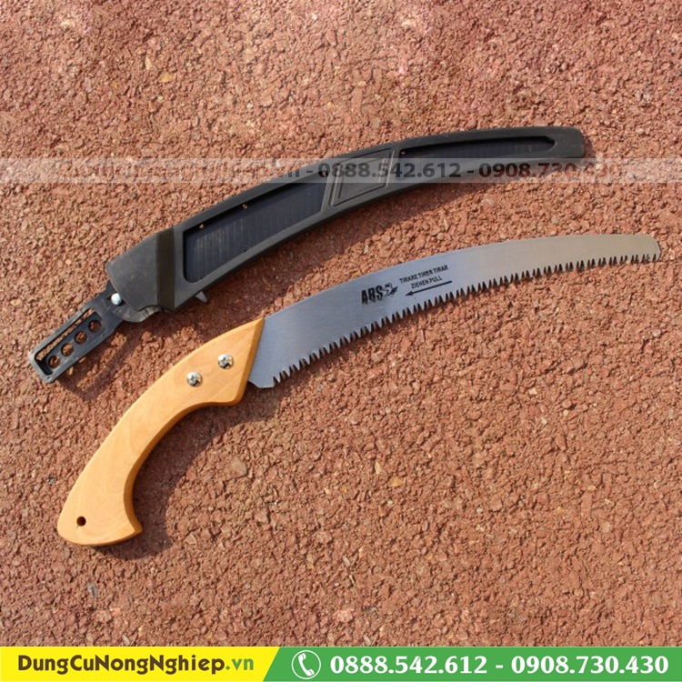 Cưa cong cán gỗ có bao nhựa bảo vệ lưỡi dùng cưa cành cây to cây cứng