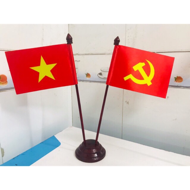Cờ để bàn đế gỗ đảng Việt (ảnh thật)