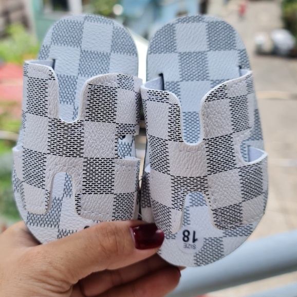 Dép lê cho bé trai bé gái siêu nhẹ sọc caro chất da cao cấp